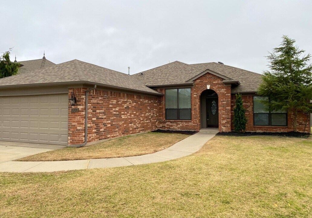 2200 SE 5th St in Moore, OK - Building Photo