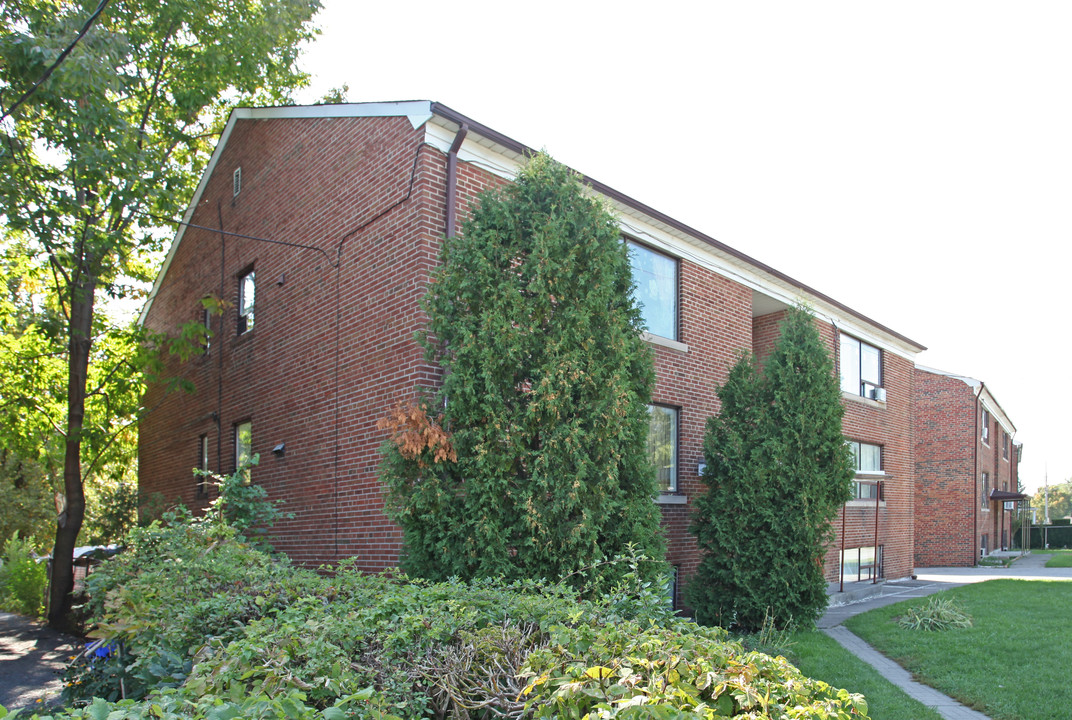 80 Trethewey Dr in Toronto, ON - Building Photo