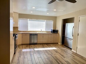 820 Lombard Way in Rohnert Park, CA - Building Photo - Building Photo