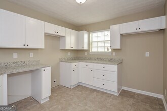 7641 Garnet Dr in Jonesboro, GA - Building Photo - Building Photo