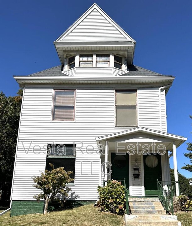 502 E Locust St in Bloomington, IL - Foto de edificio