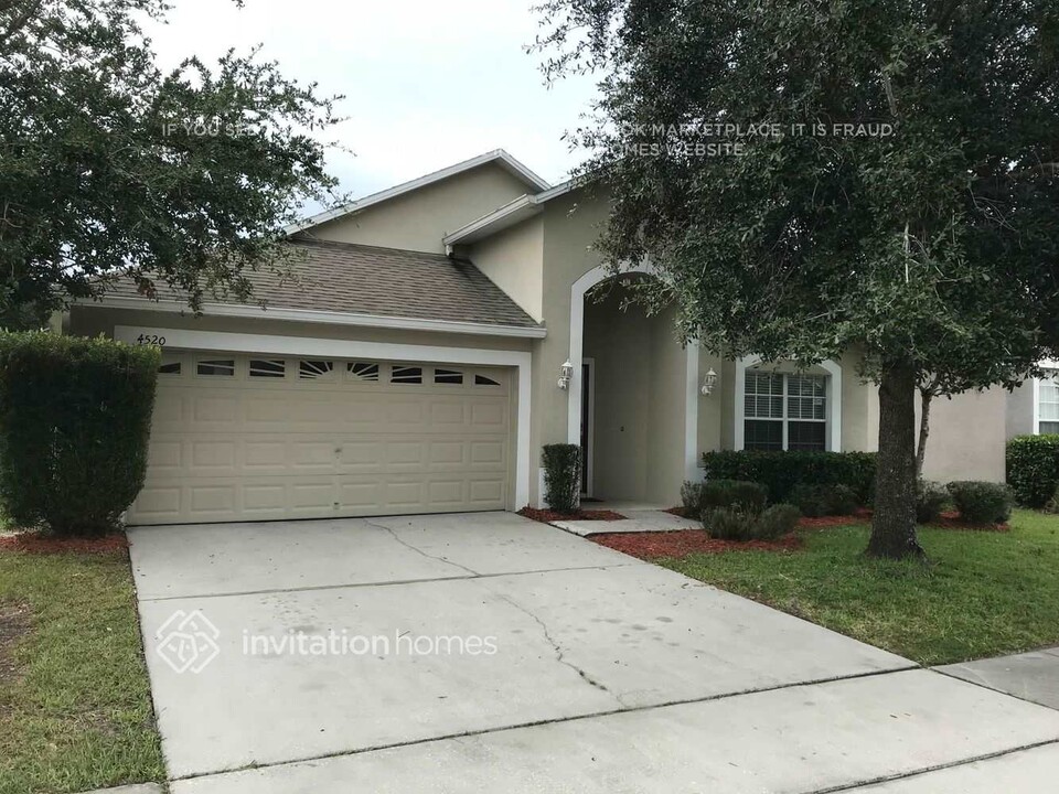 4520 Northern Dancer Way in Orlando, FL - Building Photo
