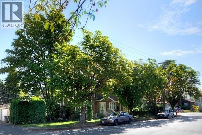 property at 5688 Trafalgar St