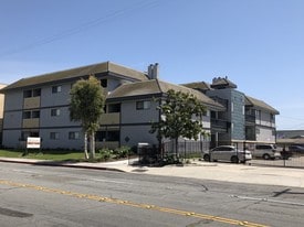 Broadway Apartments in Anaheim, CA - Building Photo