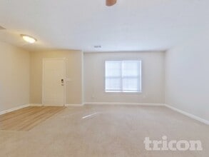 360 Springhaven Way SE in Lawrenceville, GA - Foto de edificio - Building Photo