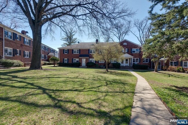 166 Grand Ave in Englewood, NJ - Building Photo - Building Photo