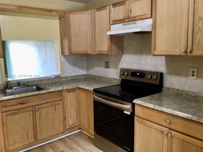 4722 NW 82nd Ave in Lauderhill, FL - Building Photo - Building Photo