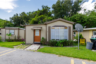 15992 W Colonial Dr in Oakland, FL - Building Photo - Building Photo