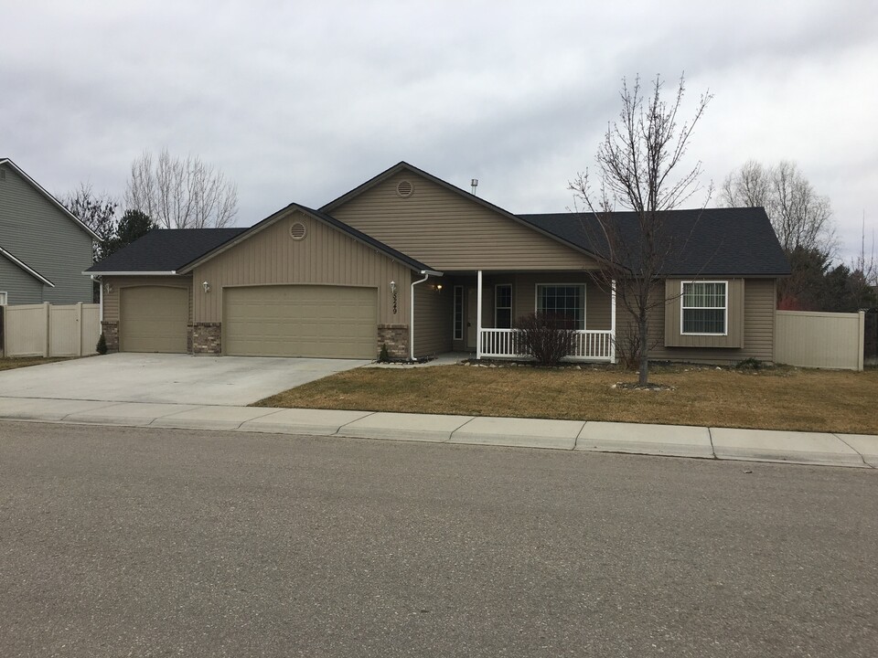 5249 N Sun Shimmer Way in Meridian, ID - Foto de edificio