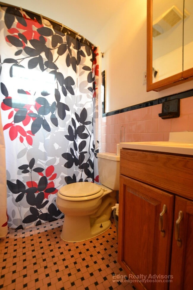 265 Corey Rd in Boston, MA - Foto de edificio - Building Photo