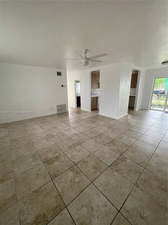 2410 Sherman St in Hollywood, FL - Building Photo