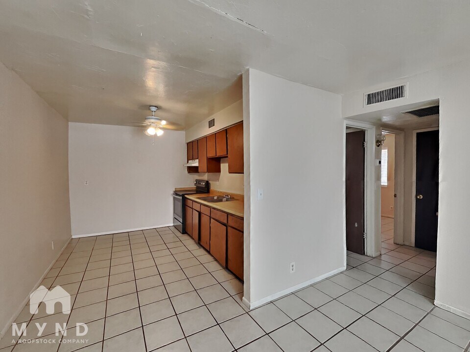 2437 N Amarillo St in Casa Grande, AZ - Building Photo