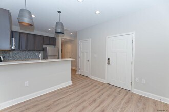 536 Madison Ave-Unit -1 in Albany, NY - Building Photo - Building Photo