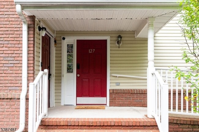 127 Forest Dr in Piscataway, NJ - Building Photo - Building Photo