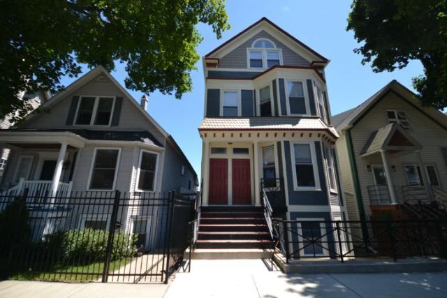 property at 3023 N Oakley Ave