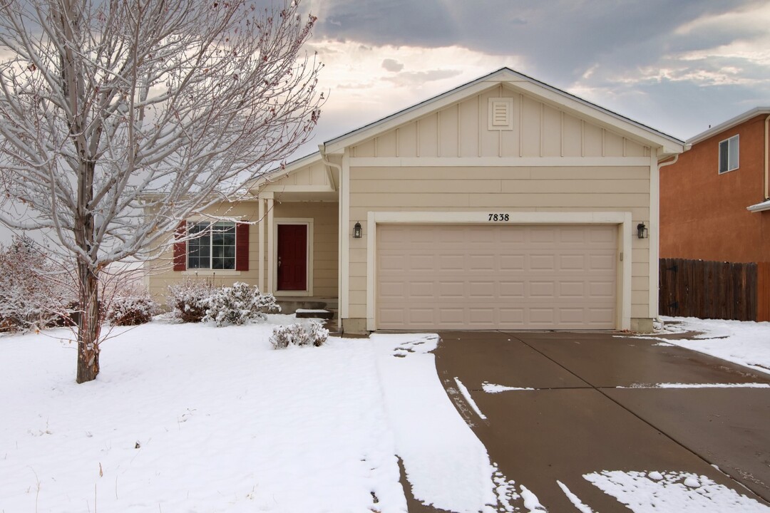 7838 Creekfront Dr in Fountain, CO - Building Photo