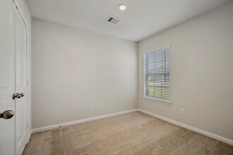 10430 Red Cardinal Dr in Cleveland, TX - Building Photo - Building Photo