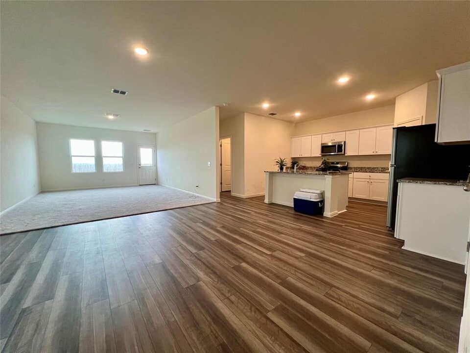 509 Lagoon Dr in Maxwell, TX - Building Photo