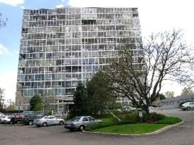 3100 Cherry Creek S Dr in Denver, CO - Foto de edificio