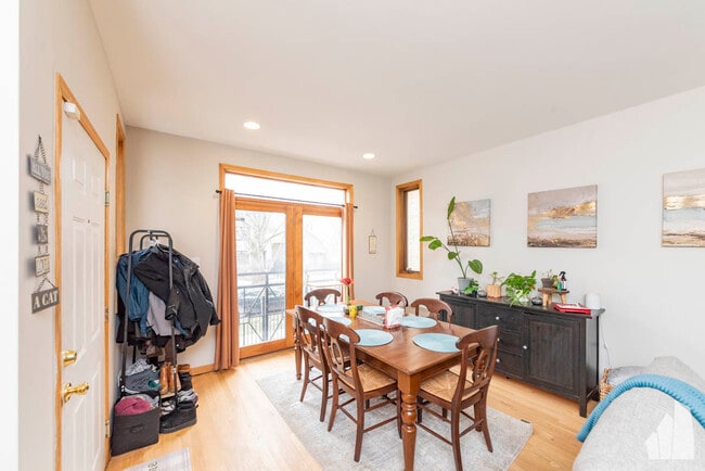 property at 1401 N Artesian Ave