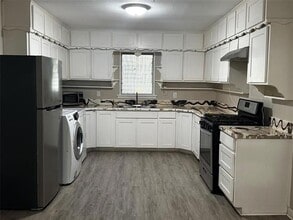 400 E Liberty St in Pilot Point, TX - Building Photo - Building Photo