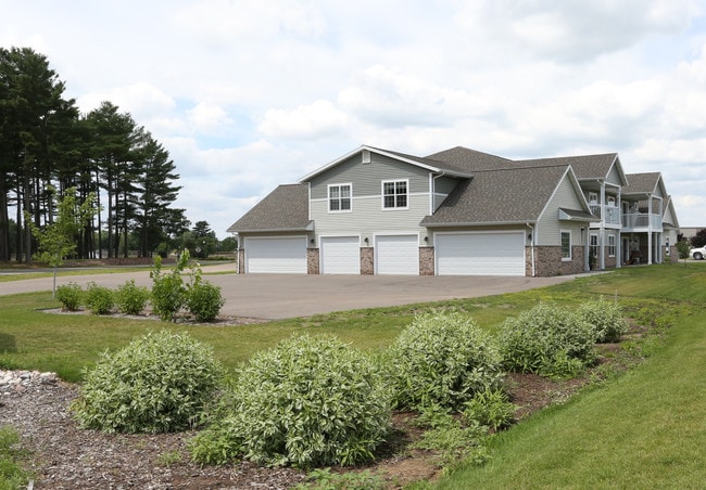 Village Park Apartments in Plover, WI - Foto de edificio - Building Photo