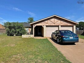2316 Perrin Dr in Wichita Falls, TX - Building Photo