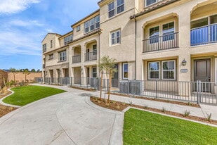 2208 Mountain Laurel Rd in San Marcos, CA - Building Photo