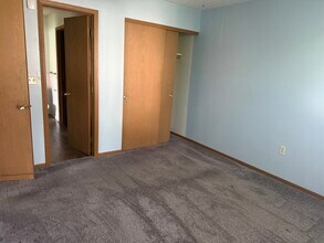 2710 Charles Dr, Unit 2710 in Grove City, OH - Foto de edificio - Building Photo