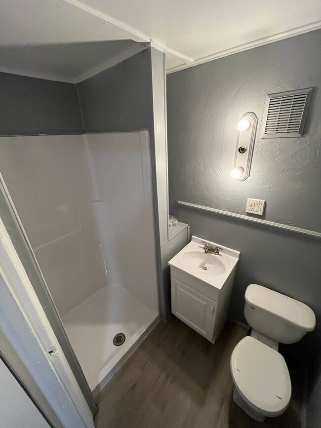 6 Cherry St, Unit 6A in Pittsfield, MA - Foto de edificio - Building Photo