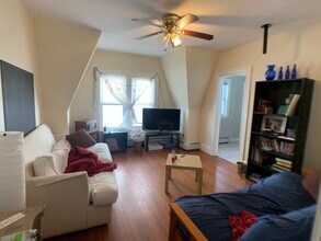 166 Magazine St, Unit 1 in Cambridge, MA - Foto de edificio - Building Photo