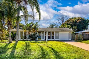 656 SE Ron Rico Terrace in Port St. Lucie, FL - Building Photo