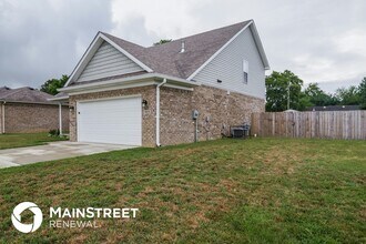 9825 Valley Farms Blvd in Louisville, KY - Foto de edificio - Building Photo