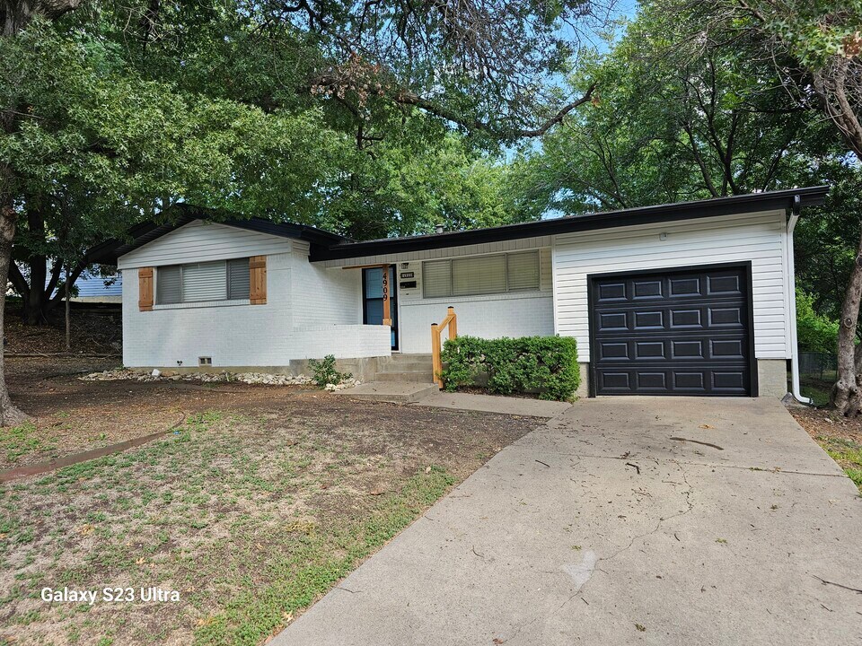 4909 Sunset St in Fort Worth, TX - Building Photo