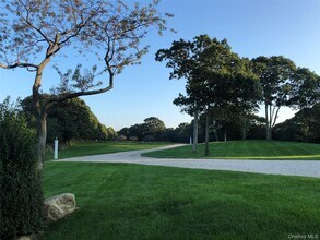 2840 Stars Rd in East Marion, NY - Building Photo - Building Photo