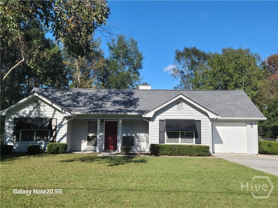 667 Roebling Rd in Bloomingdale, GA - Building Photo