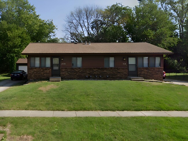 property at 1320 Woodstock Ave