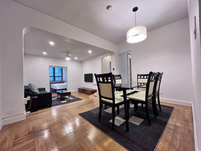 205 W 15th St in New York, NY - Building Photo - Building Photo