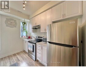 370 G Red Maple Rd in Richmond Hill, ON - Building Photo - Building Photo