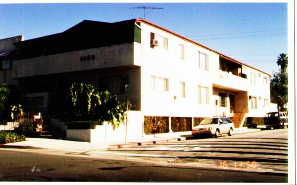 1000 Havenhurst Dr in West Hollywood, CA - Building Photo