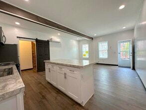 403 Liberty St, Unit 403 in Newburgh, NY - Foto de edificio - Building Photo