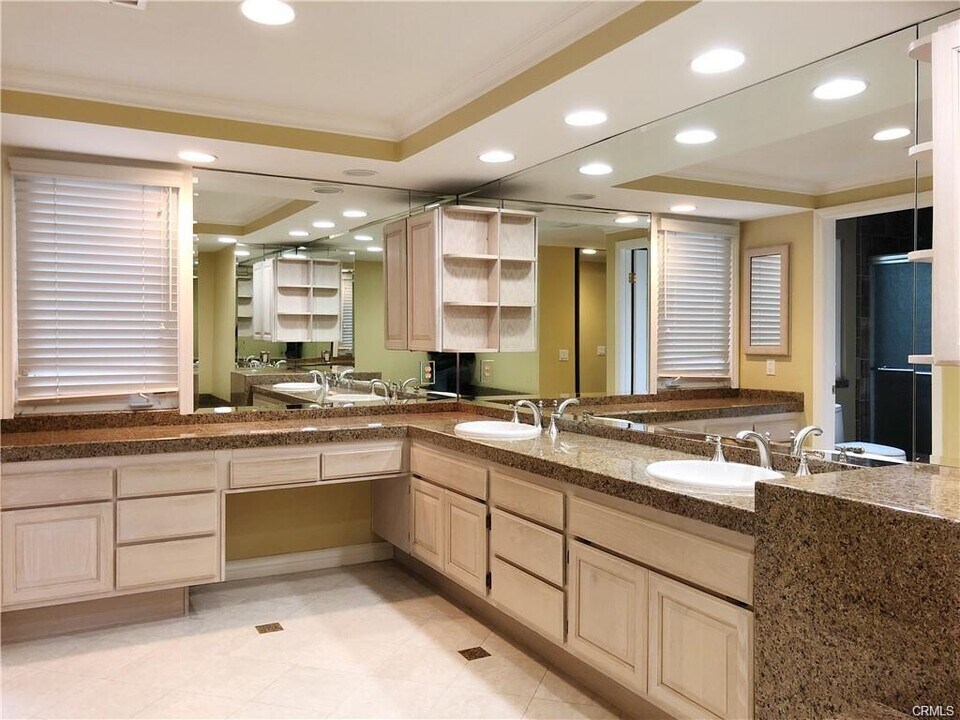 11 Hidalgo in Irvine, CA - Building Photo