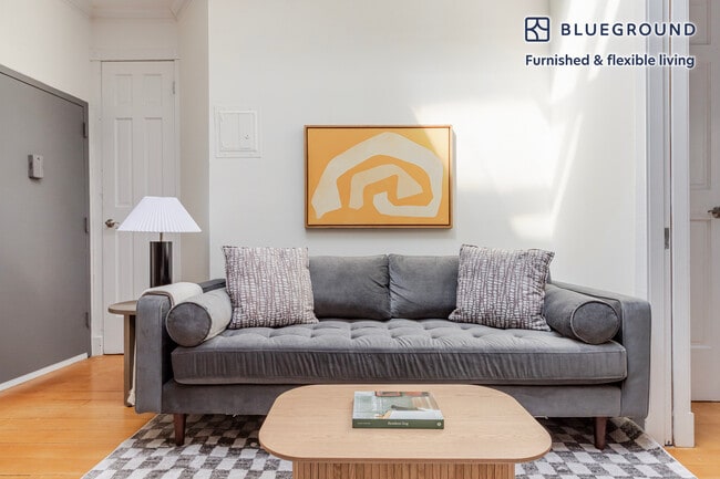 118 Christopher St in New York, NY - Building Photo - Building Photo
