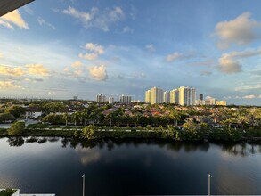 3701 N Country Club Dr, Unit 908 in Aventura, FL - Building Photo - Building Photo