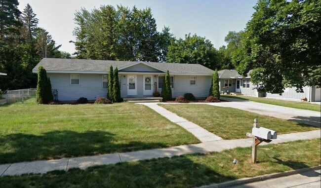 property at 906 Wyllys St