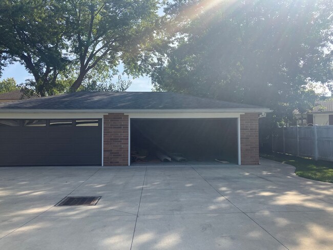 2406 Triplett Blvd in Akron, OH - Building Photo - Building Photo