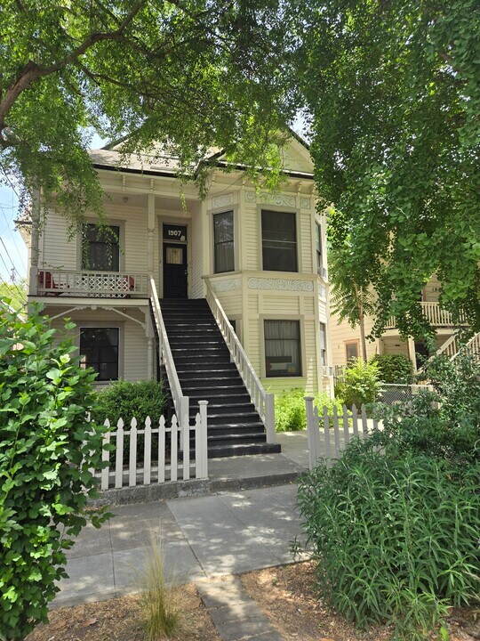1907 10th St, Unit #4 in Sacramento, CA - Building Photo