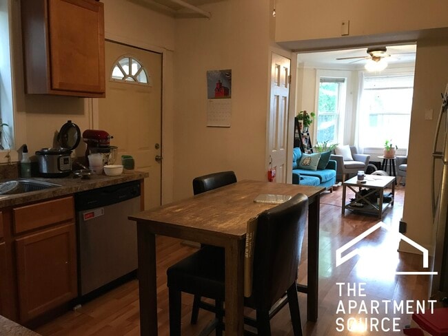 2921 N Allen Ave in Chicago, IL - Building Photo - Building Photo