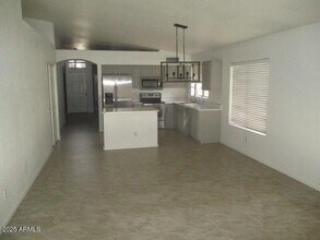 549 W Villa Maria Dr in Phoenix, AZ - Building Photo - Building Photo