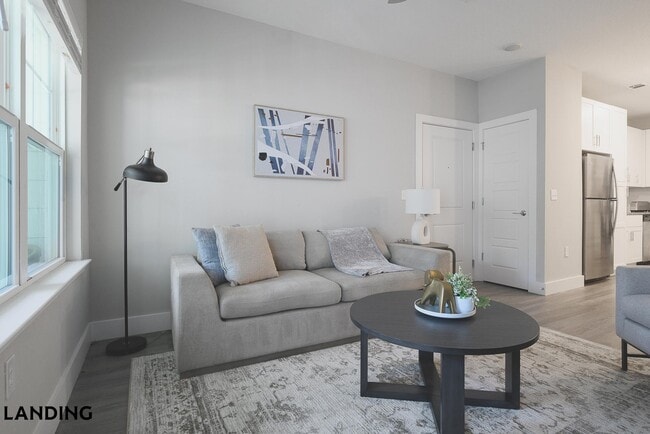 3060 Southcreek Blvd, Unit 8-106